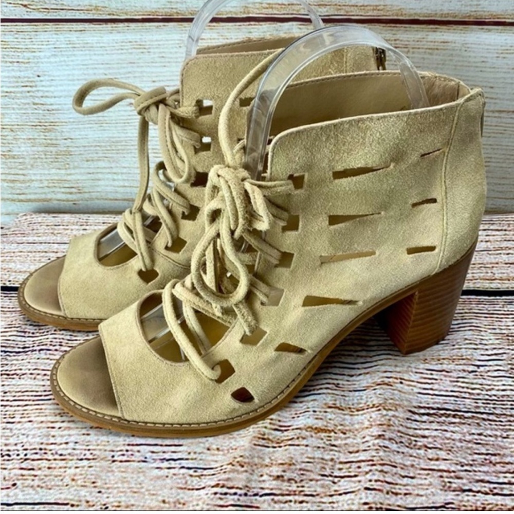 Vince Camuto Tressa Tan Perforated Lace Up Bootie Sandal Size 7 1/2